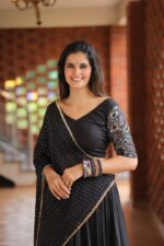 Elegant Black Lehenga Choli with Embellished Border and Dupatta - Image 2