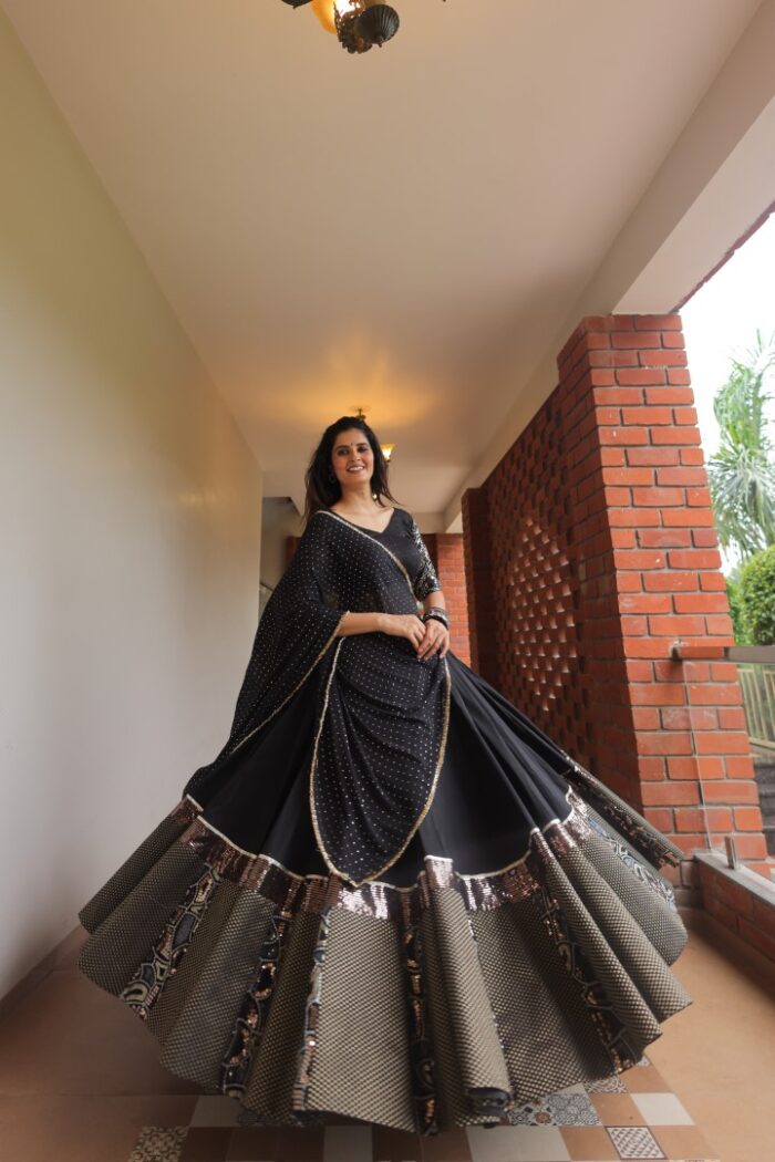 Elegant Black Lehenga Choli with Embellished Border and Dupatta - Image 5