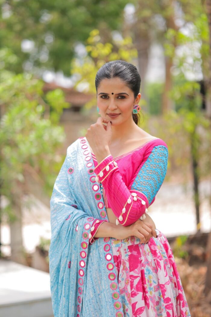 Vibrant Pink Floral Lehenga Choli with Blue Dupatta - Image 4